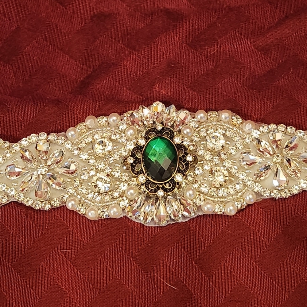 Elegant Green and Gold Embellished Women's Belt